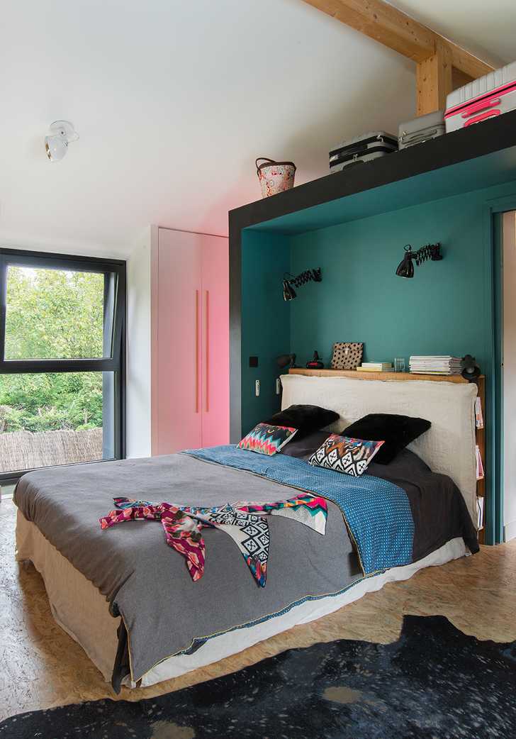 法国河边的黑色小屋 | 室内的明亮与活力-14