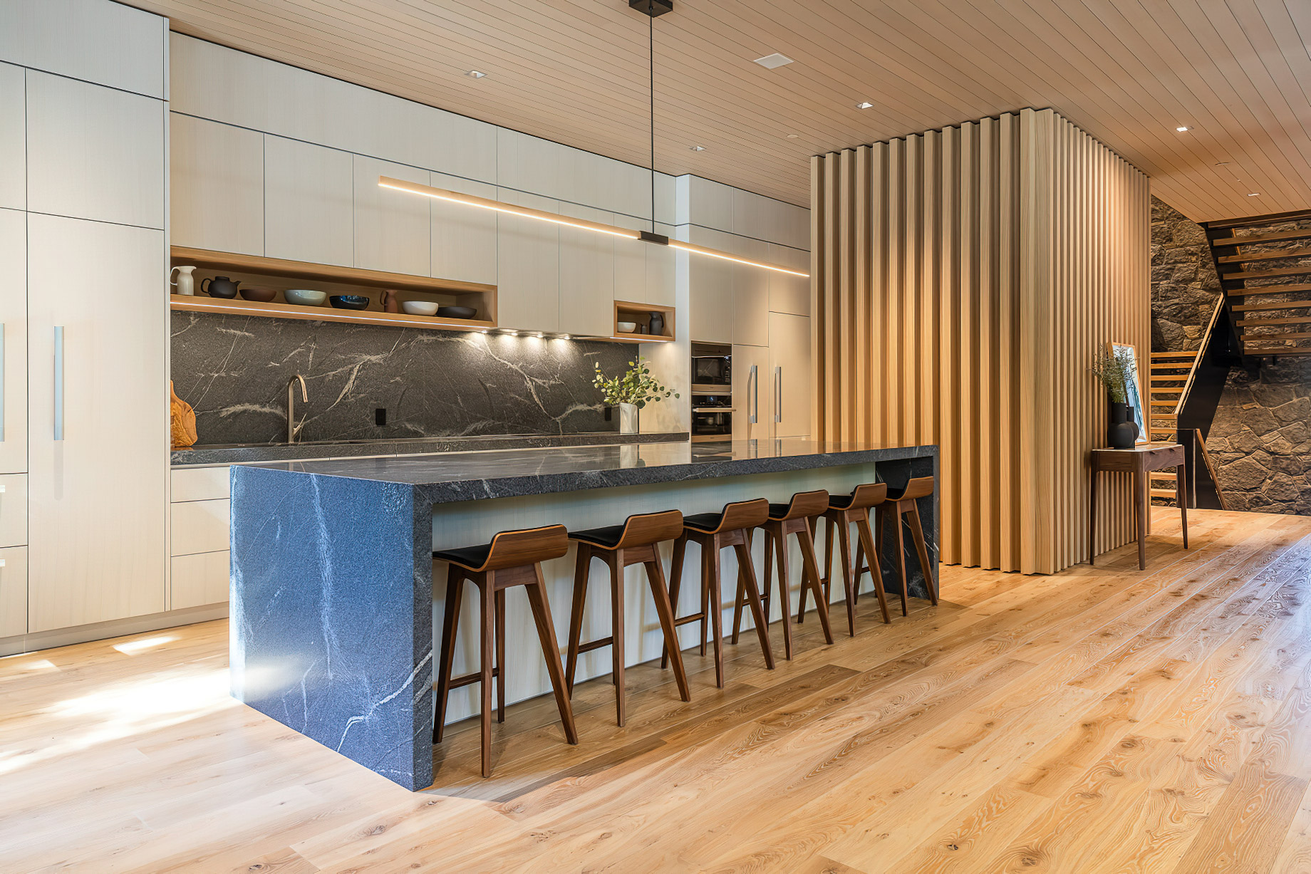 Trail’s Edge 宫殿式豪华滑雪小屋住宅丨加拿大丨Openspace Architecture-14