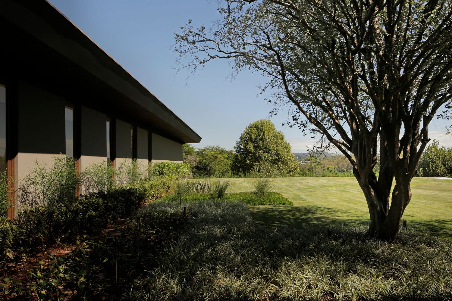 SSR Sombreiros House · 乡村绿色住宅丨巴西圣保罗-30