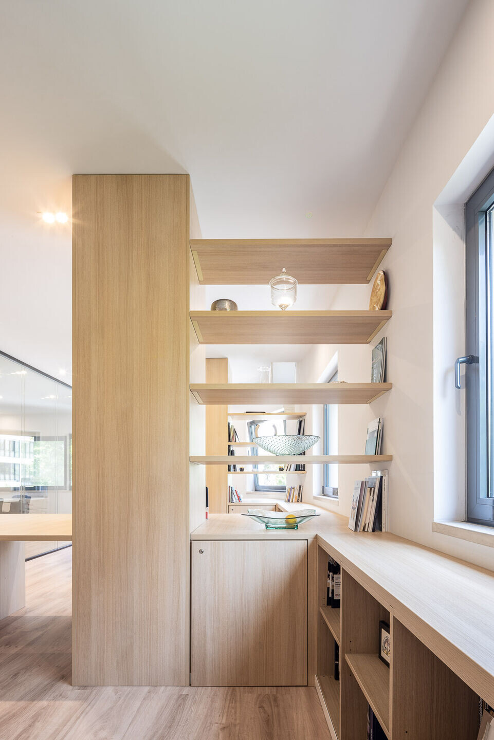 里斯本中心区的极简办公室设计-11