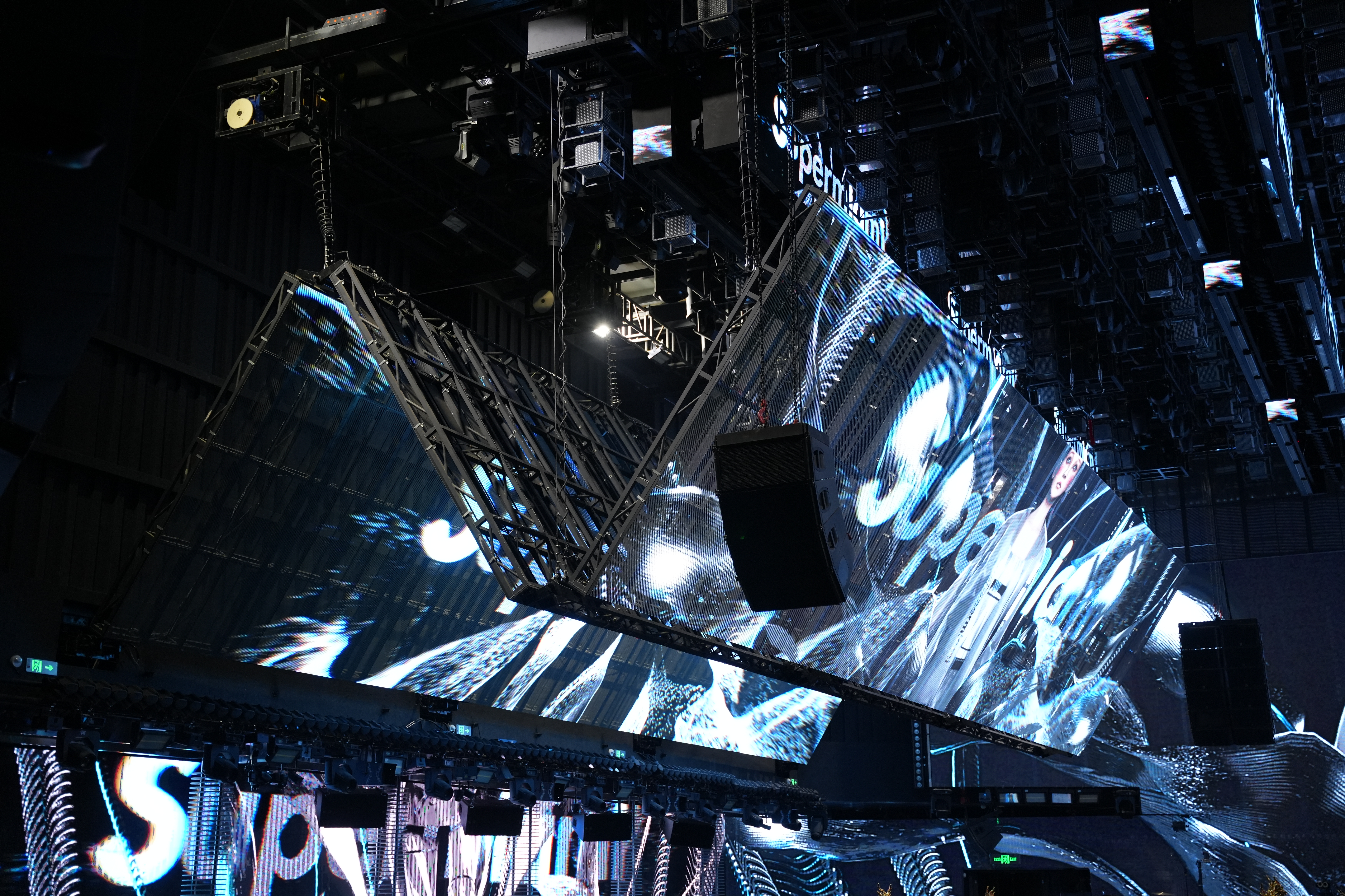 超级俱乐部舞台-1