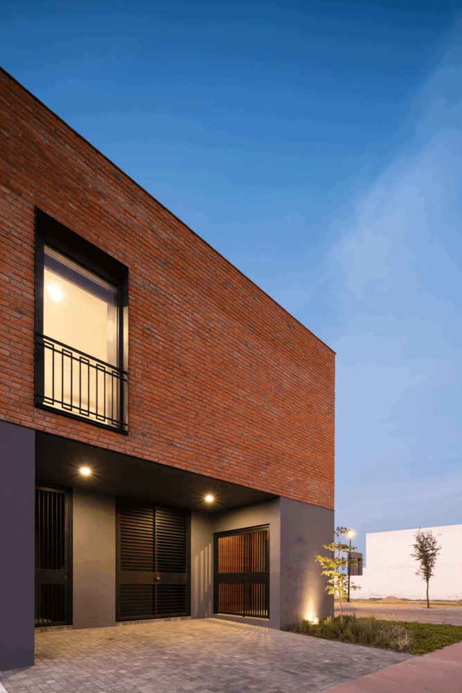 墨西哥 O 住宅 | 双高空间与橡树共生的设计艺术-16