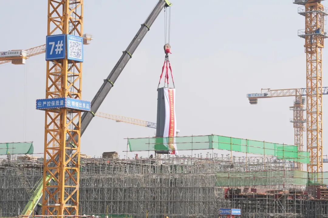 昆明长水国际机场T2航站楼（南段）项目B区钢结构工程完成首吊-5
