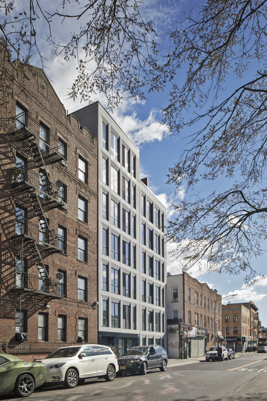 布碌仑 7 层住宅楼,阳光与都市景观的完美融合-21