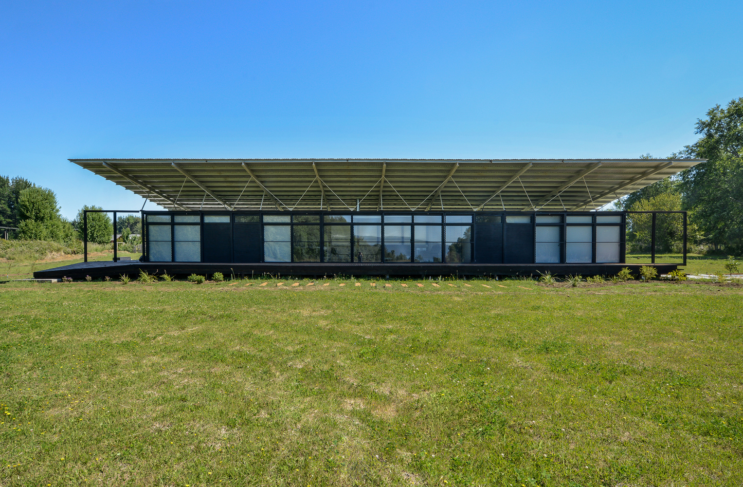 智利火山美景下的现代木质住宅-6