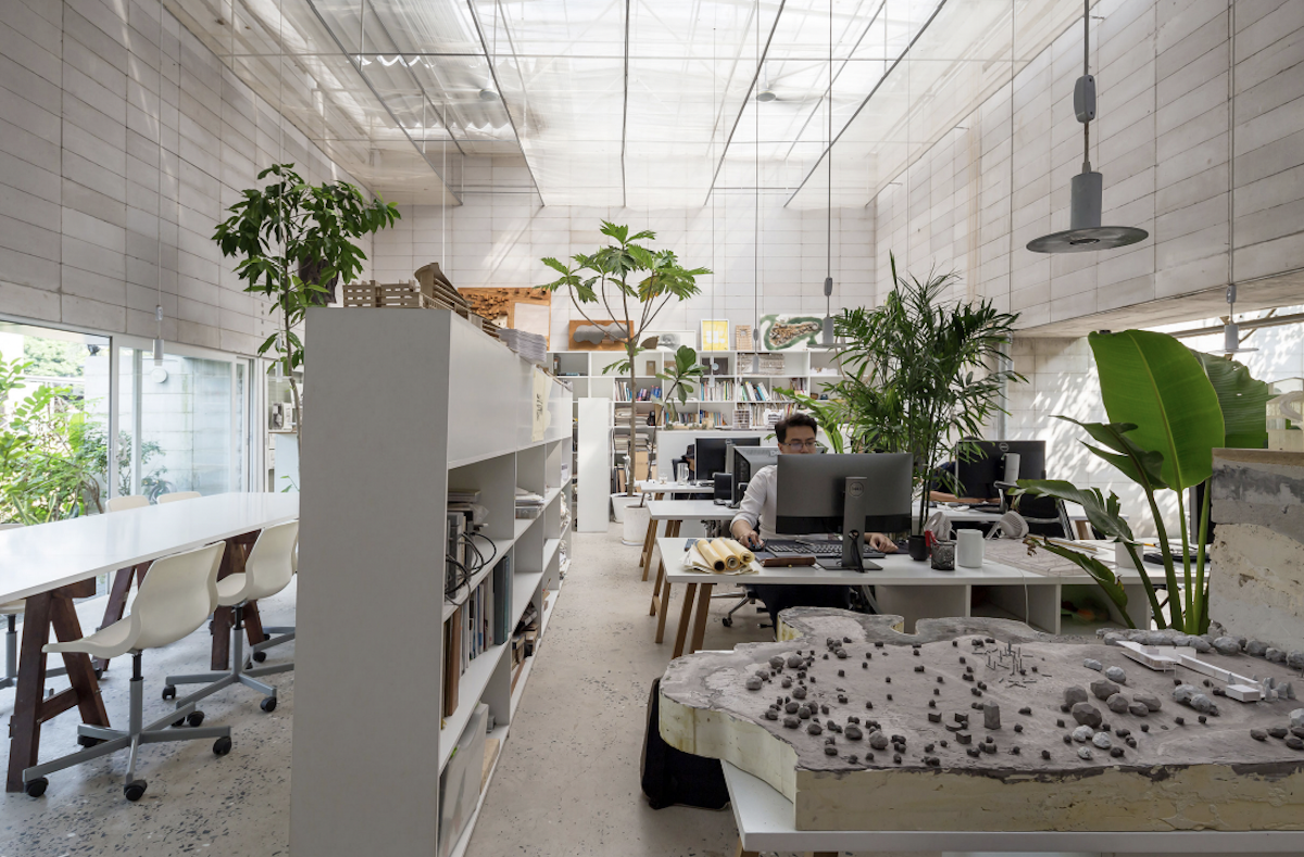 办公室设计中的开放与封闭、宁静与活力的空间对话-33