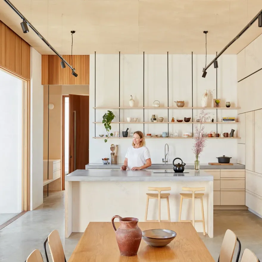 滨海台地;滨海阶地(注:这里一般指海边的台地地形,如果结合具体语境是建筑名称等,也可翻译为滨海露台等,但仅从Marine Terrace本身,滨海台地是较常见的地理专业表述 )-7