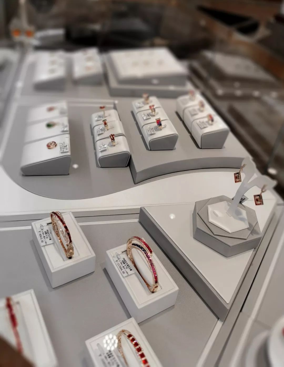 美尚珠宝空间设计 | 红宝石魅力与现代极简美学交融-47