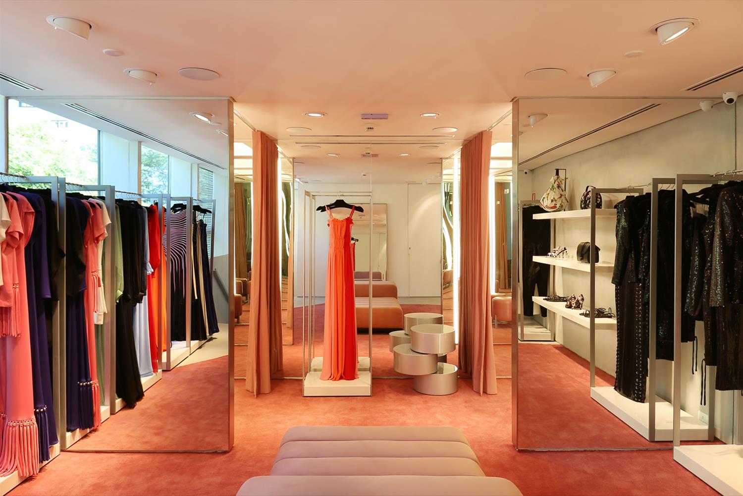 巴西 Reinaldo Lourenço 商店 | 极简悬浮楼梯设计-15