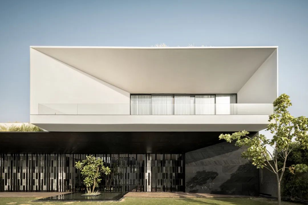 印度卢迪亚纳极简主义住宅设计丨极简主义建筑与设计工作室-3