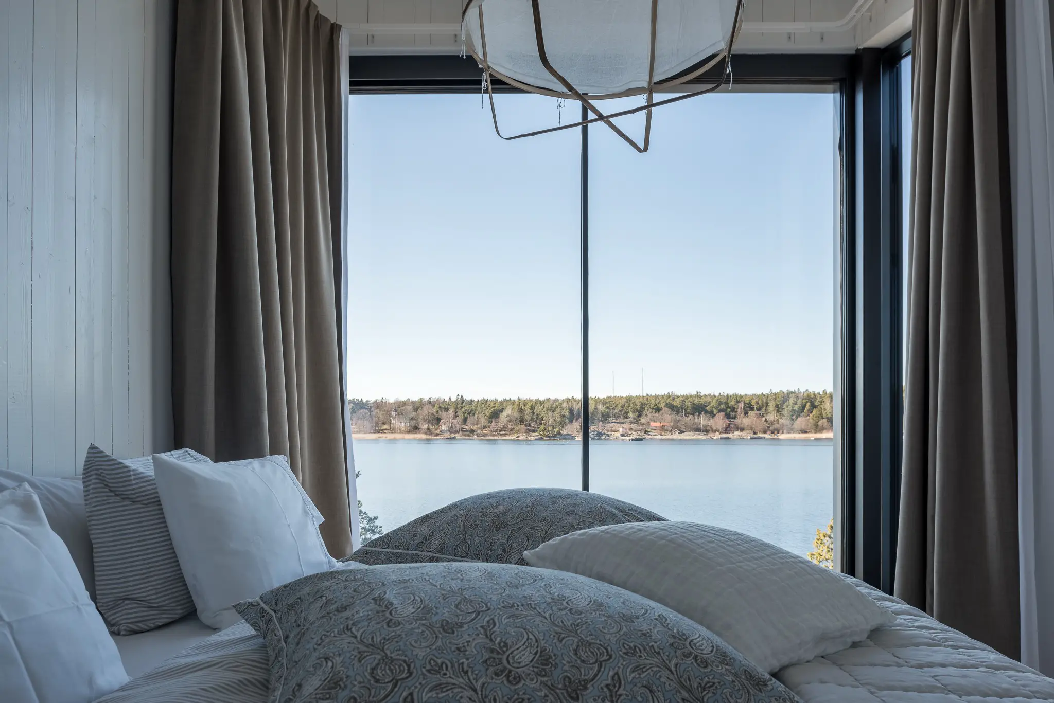 瑞典湖泊度假屋 | 梦幻般的水边度假胜地-15