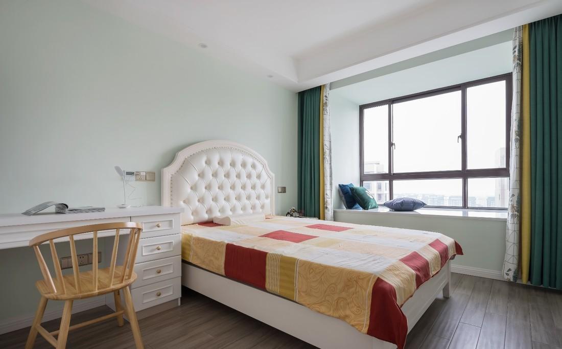 极简空间中的温润原木与神秘美感-23