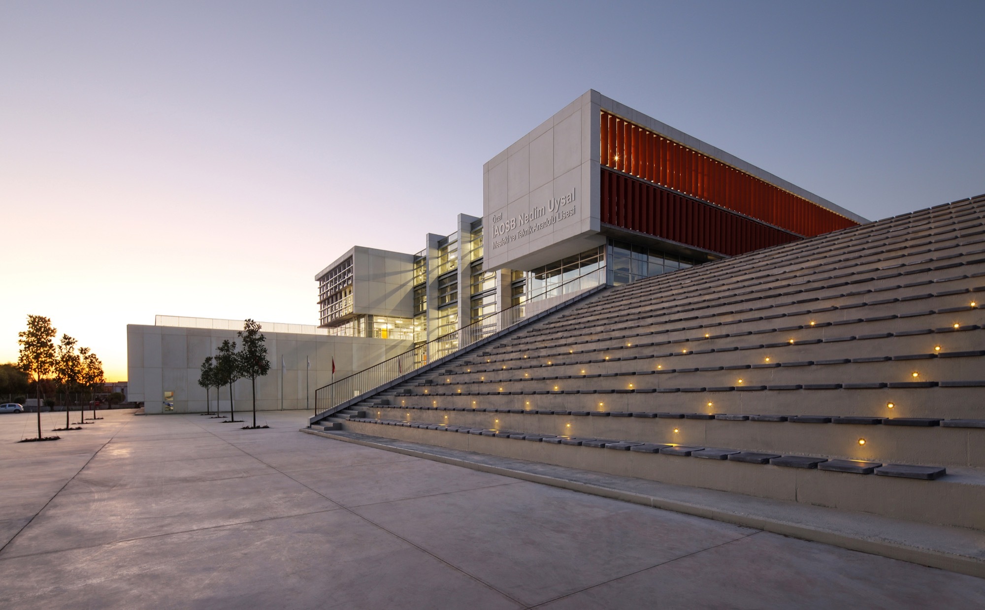 土耳其 AOIZ Nedim Uysal 私立高中 Technical and Industrial High School building-1