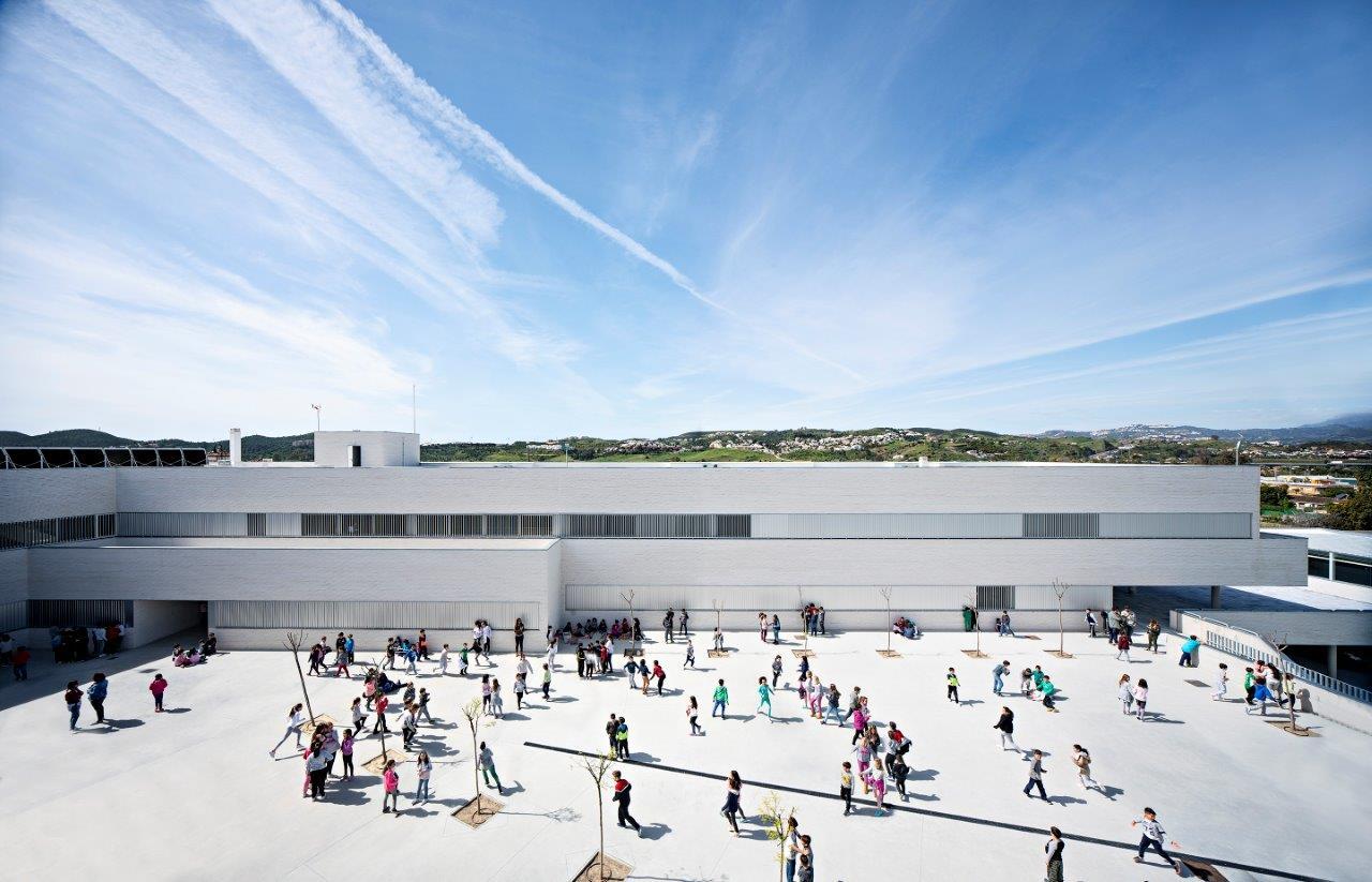 Indira Gandhi Public School · 融入地形的教育建筑-27