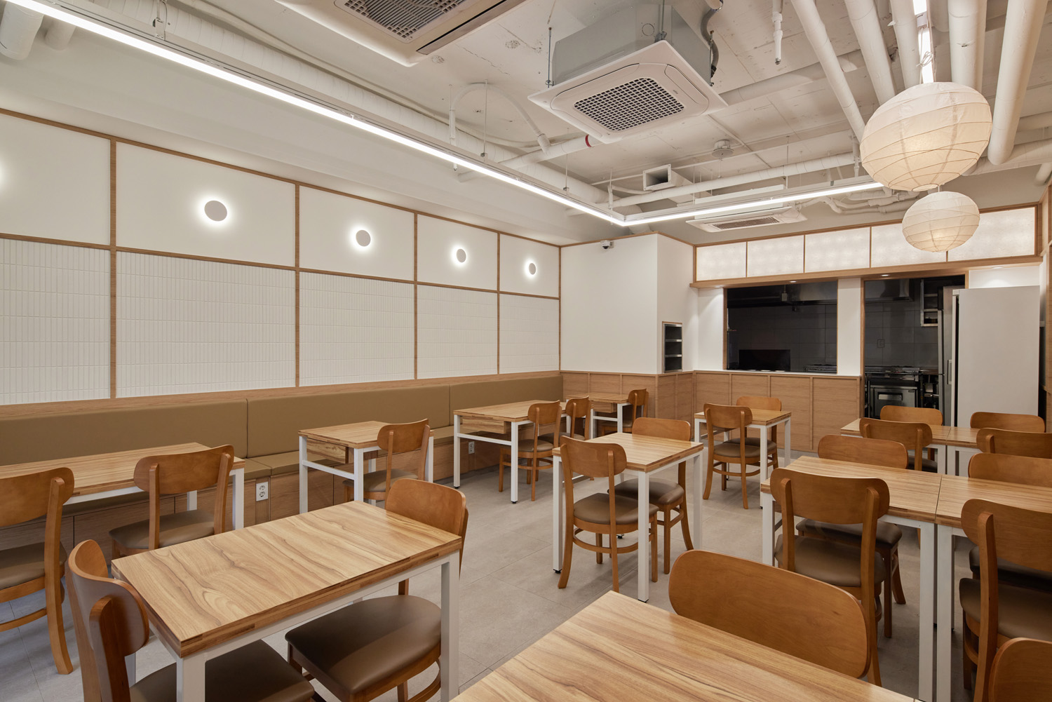 白色与木质，打造 16 平米简约舒适的小型家居空间-5