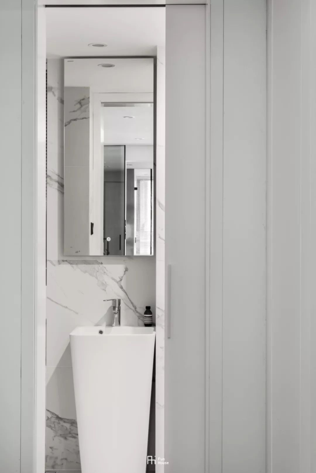 暗色方室 | FunHouse 设计融入宇宙元素-43