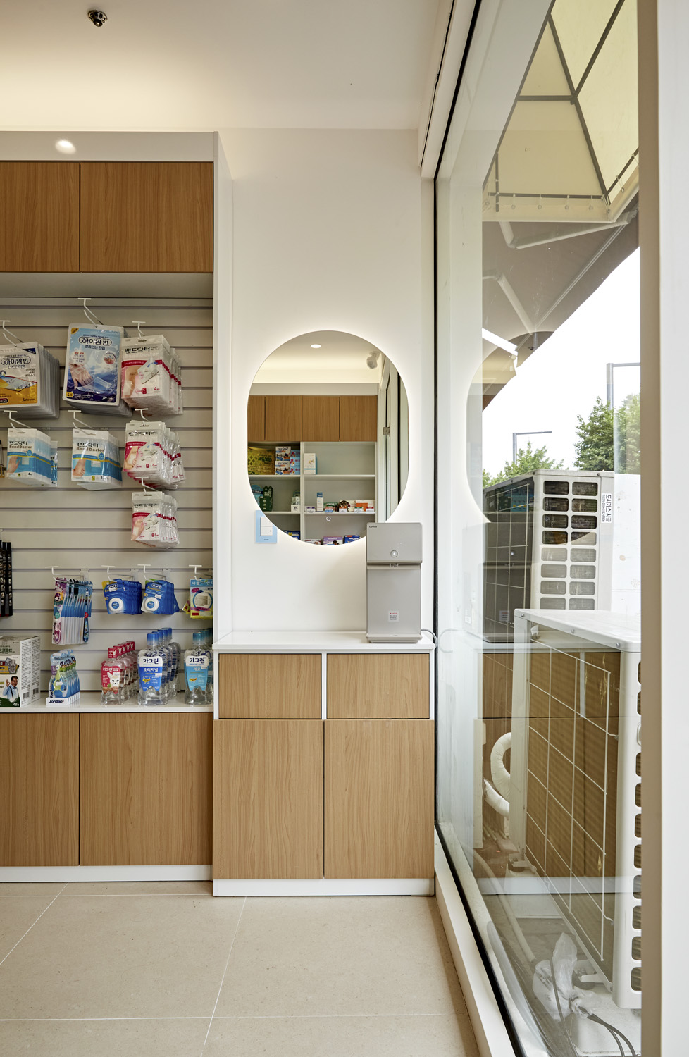 简约风格七坪药店设计，展现医学美学的魅力-13