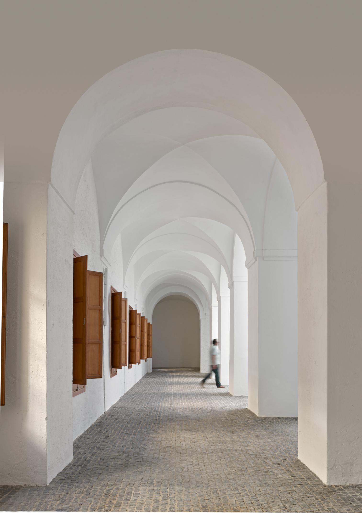 巴达霍斯省立医院改造 | 历史与现代共融的公共空间-13