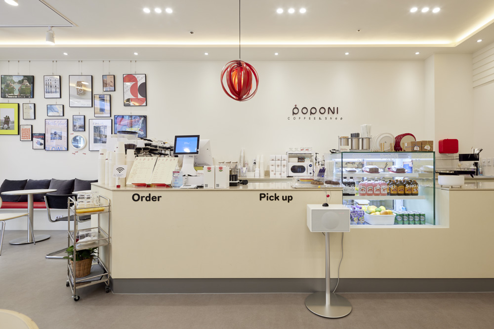 白色梦幻咖啡厅 | 31 平米的极简艺术空间-10