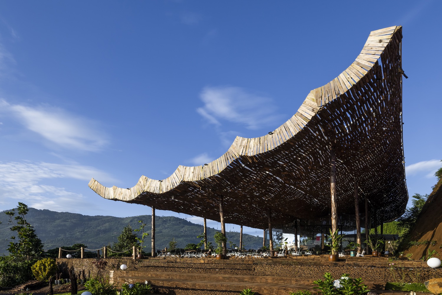 融入自然的宁静咖啡馆丨越南丨The Bloom-12