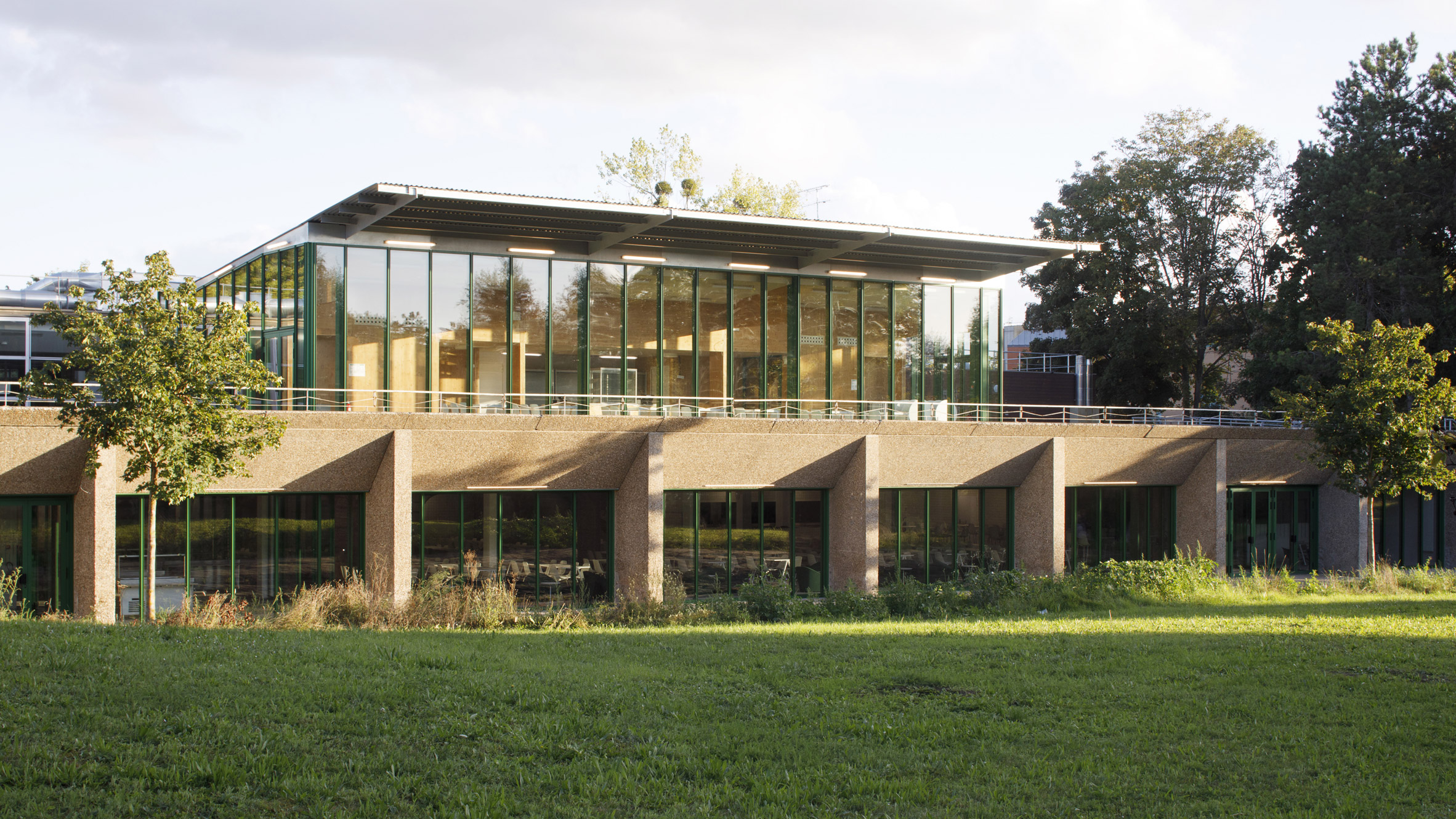 法国大学食堂绿色钢制凉亭设计-0