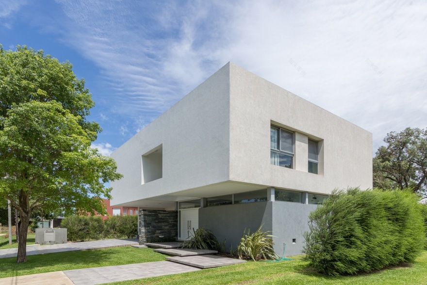 Modern House in Which every Unnecessary Element has been Eliminated-6