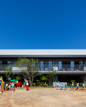 EZ Kindergarten and Nursery / HIBINOSEKKEI + Youji no Shiro + Kids Design Labo