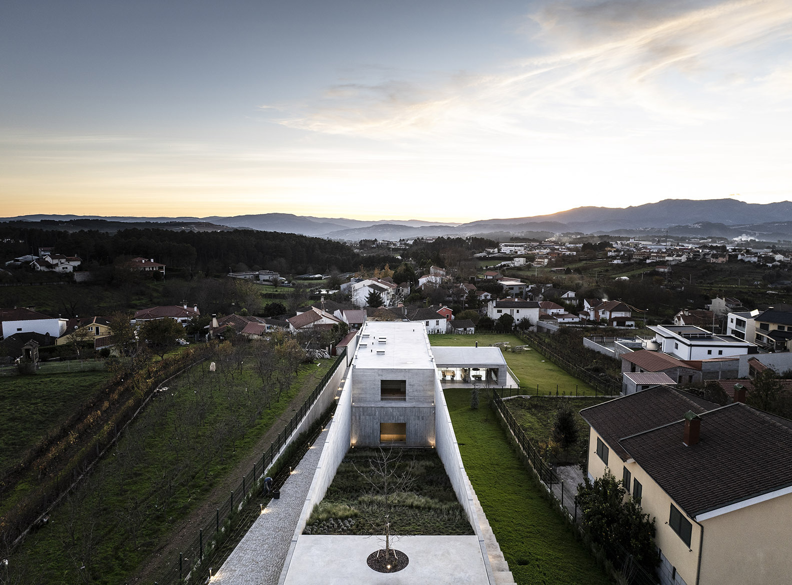House in Vila Real / AZO. Sequeira Arquitectos Associados-27