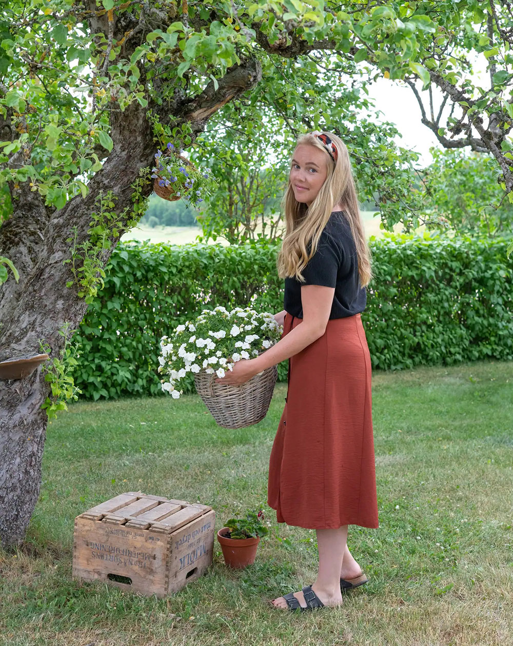 瑞典 19 世纪农场小屋的温馨改造-2