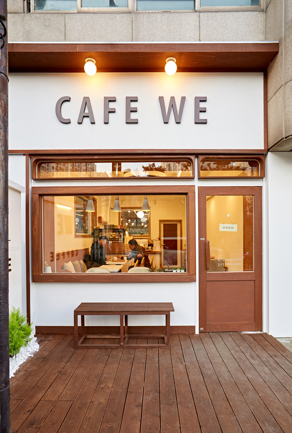 简约白色调 8 坪咖啡厅设计-2