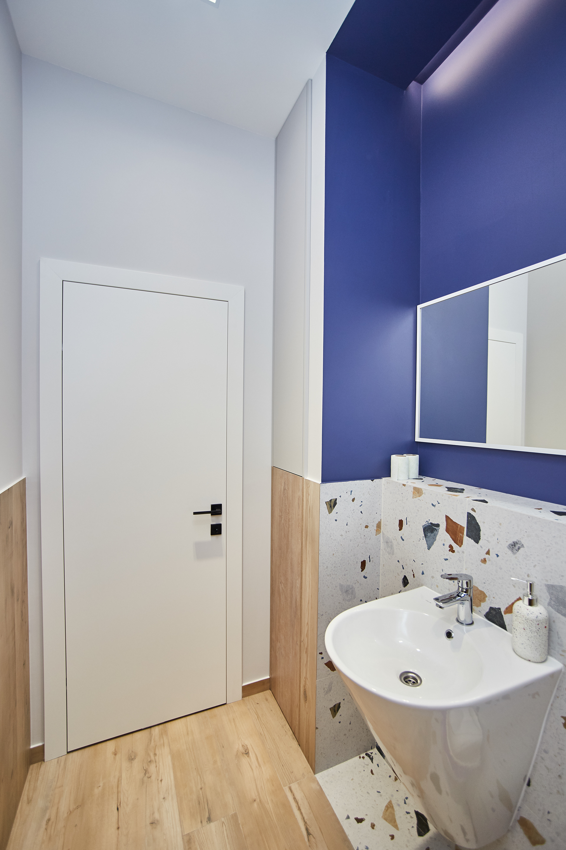 OFFICE OF THE LAW COMPANY: 170 sq.m (Real)-12