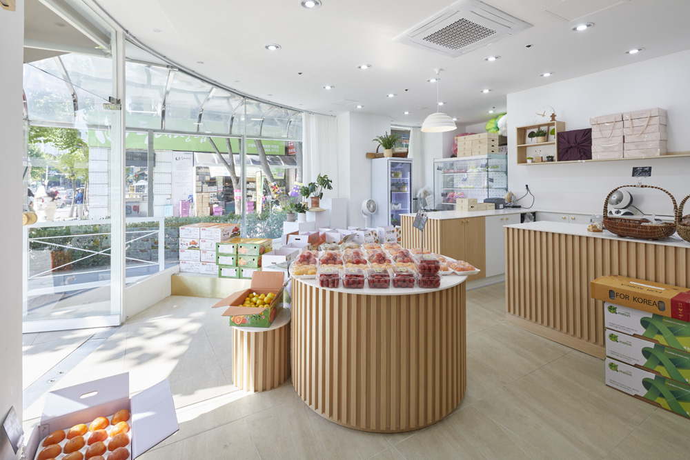 16 坪清爽果品店，展现简约设计魅力-8