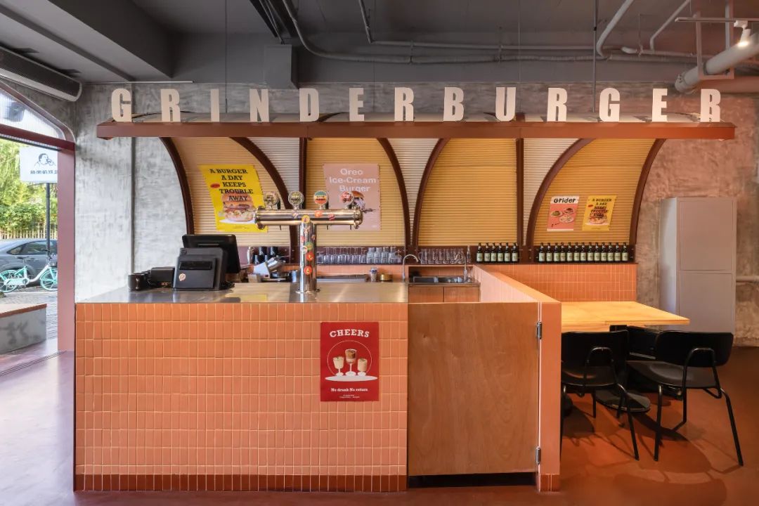 上海大学路绞肉机汉堡店,打造轻松活力的街头氛围-10