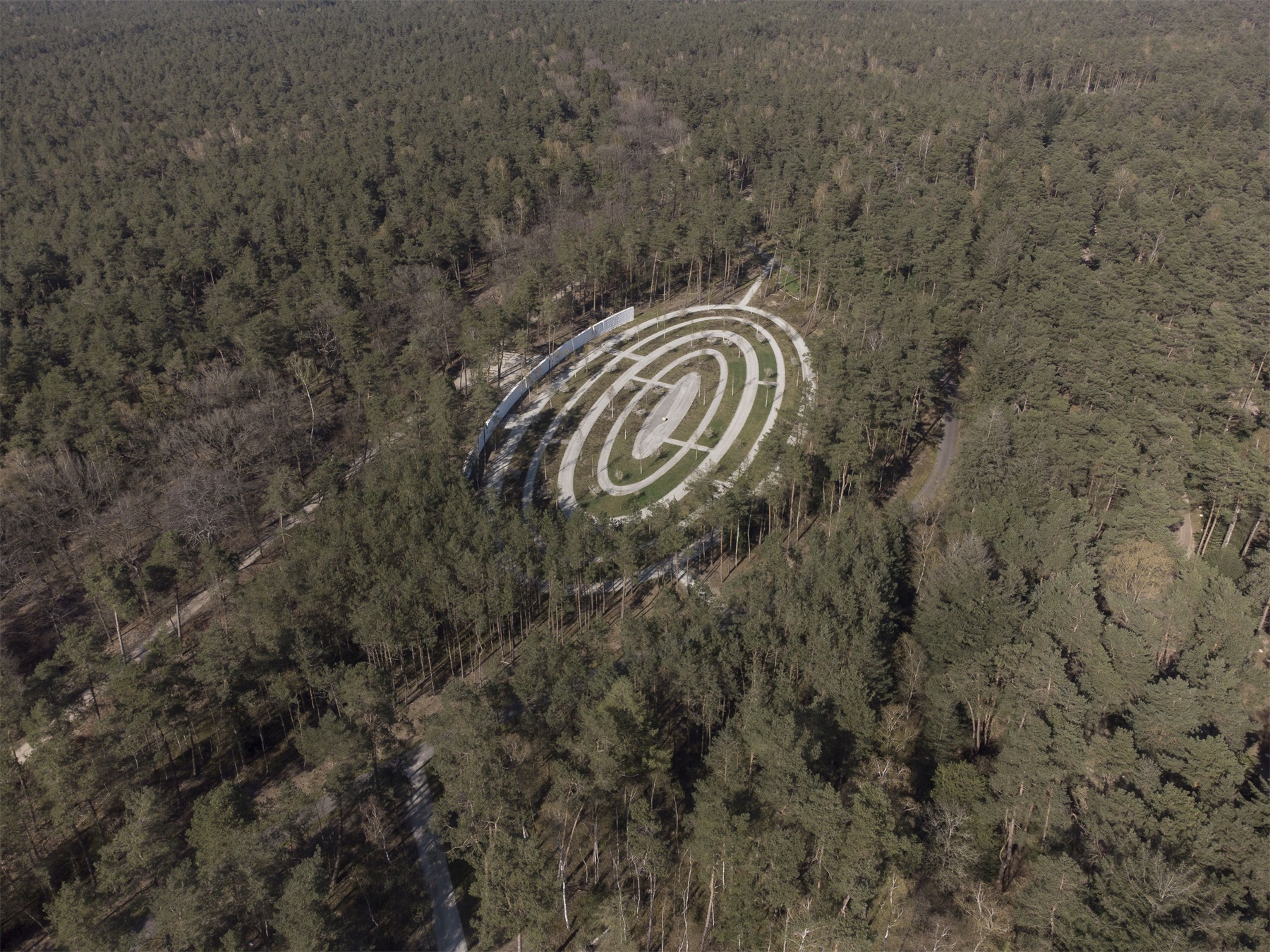 卢嫩纪念公墓扩建-3