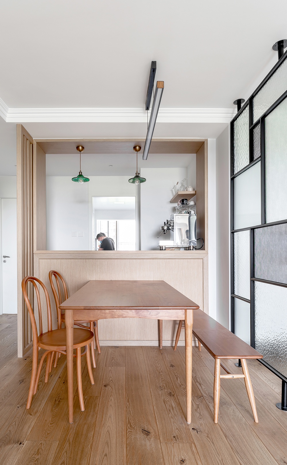 130㎡原木自然系，他家厨房里还有咖啡角，简直太香了-4