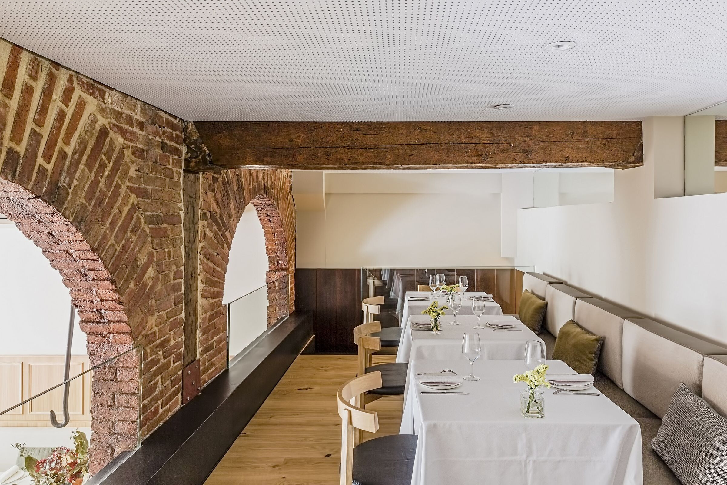 重塑历史印记，打造优雅餐饮空间-29