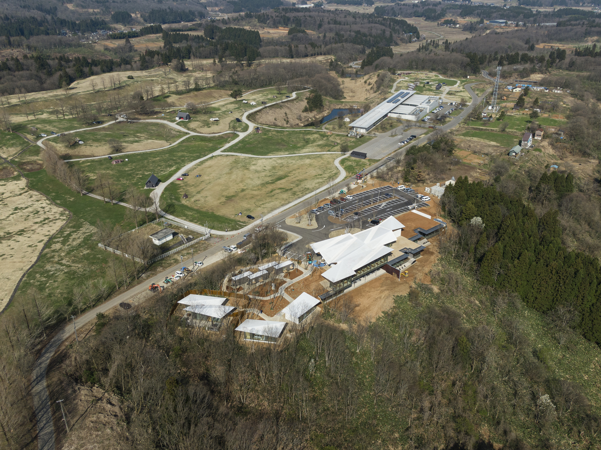 Snowpeak Field Suite 水疗中心总部丨日本丨Kengo Kuma & Associates-12