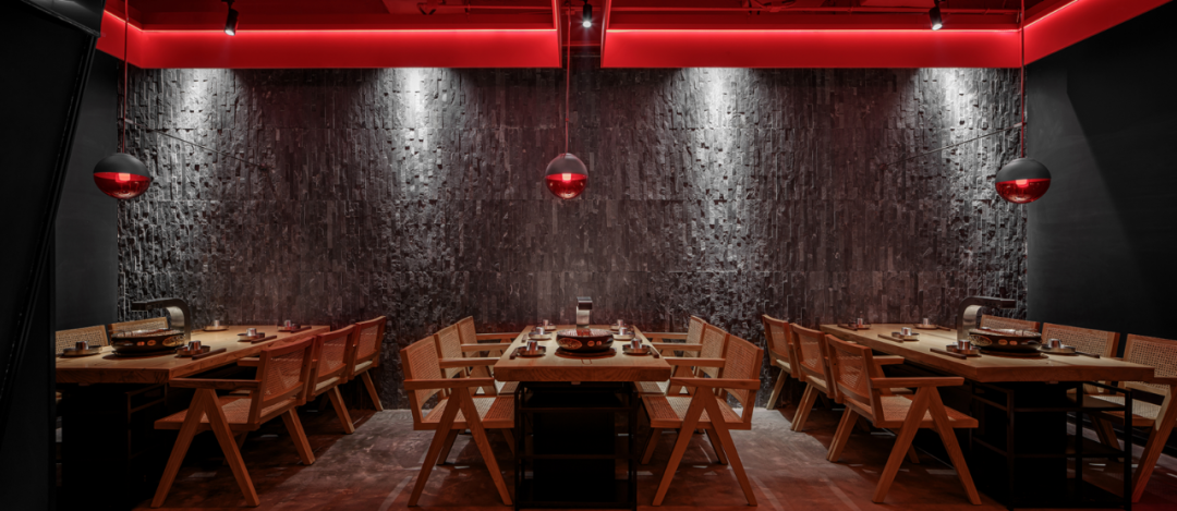 成都 320㎡火山岩洞韩式烤肉空间,演绎红与黑的独特魅力-36