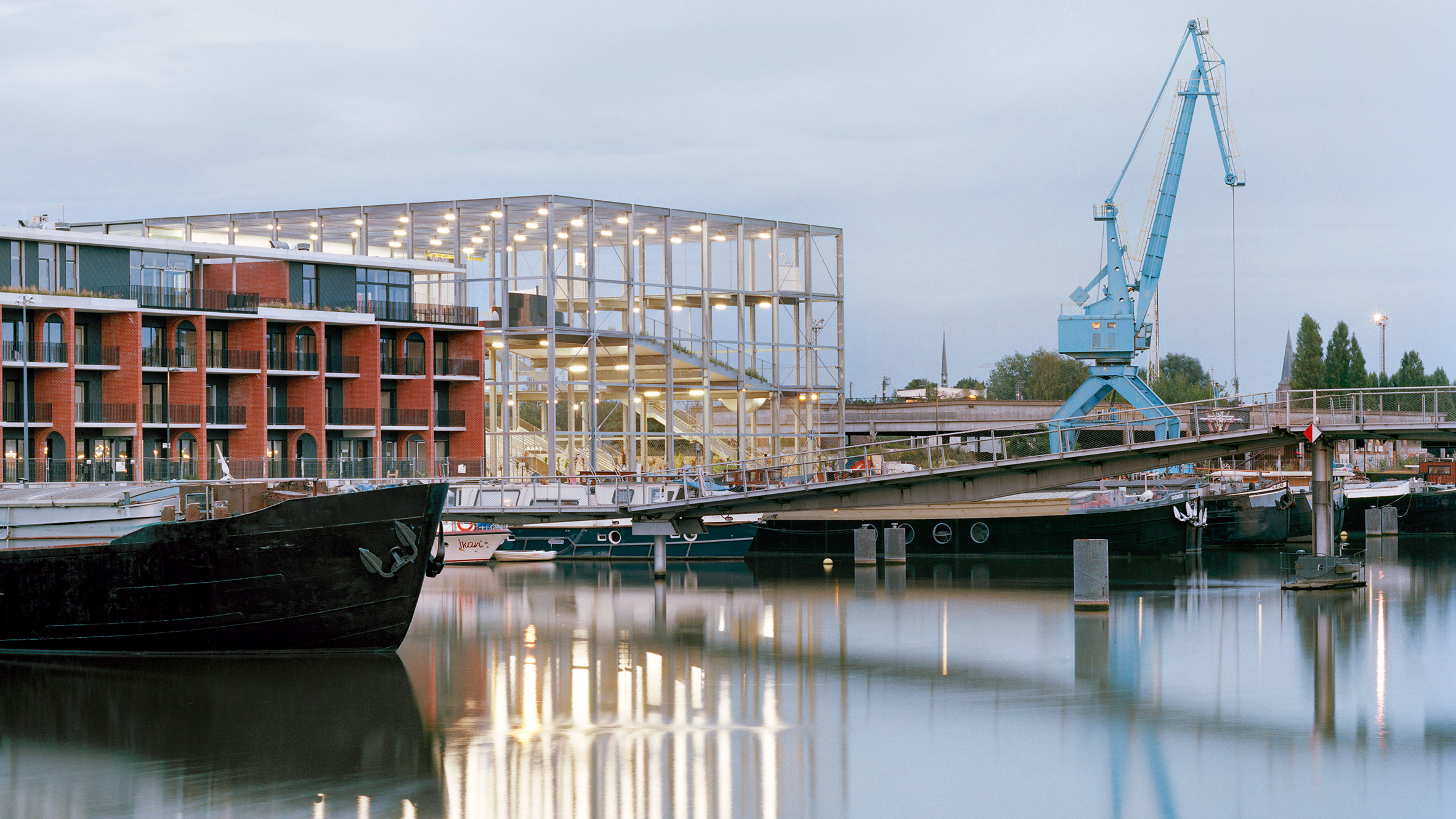 比利时五层空间高效利用的学校设计-0