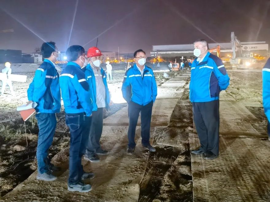 再出征!上海宝冶擂响临港方舱医院援建战鼓-56