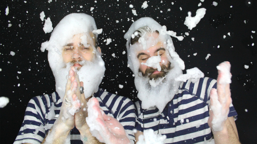 创意闪耀,同性胡须装饰的艺术-40