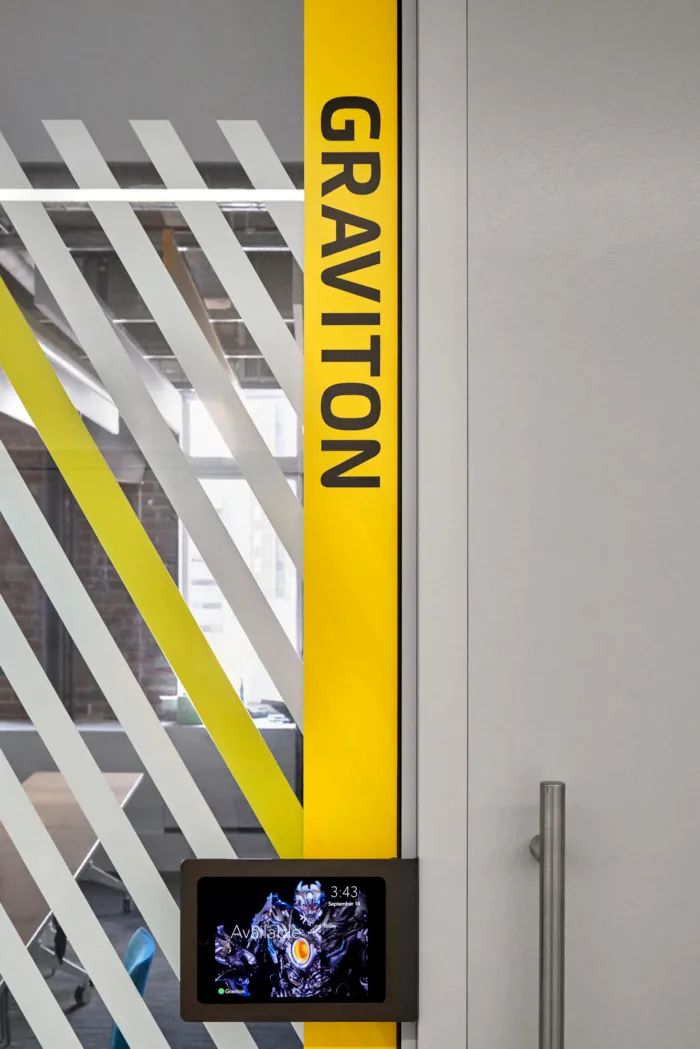 将色彩作为实用的导向辅助，更敏锐地表达了公司的年轻精神-14