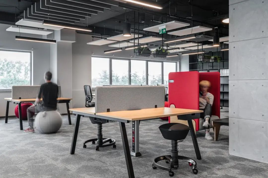 波兰 HAMA 办公室红色与黑色现代设计丨ELM PROJEKT STUDIO-12