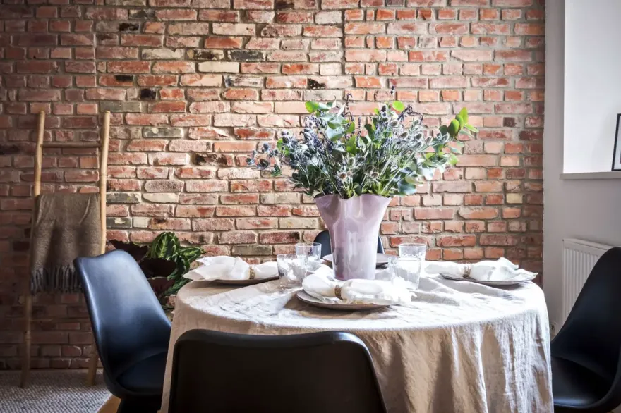 32 平米瑞典风格公寓,高空间利用,复古砖墙为亮点-3