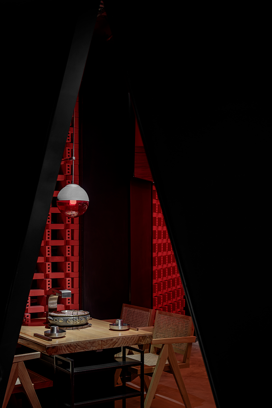 成都 320㎡火山岩洞韩式烤肉空间,演绎红与黑的独特魅力-53