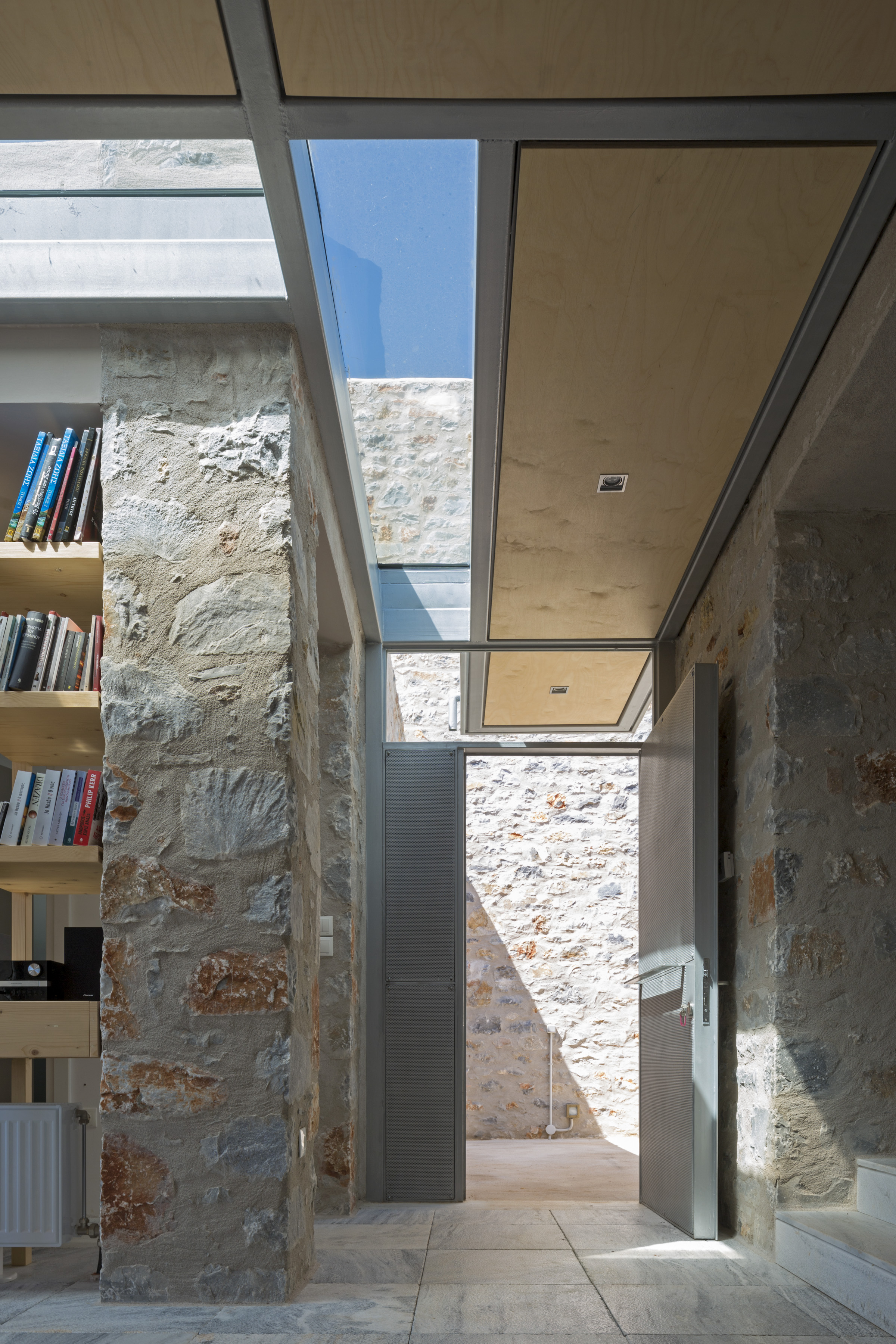 橄榄林中的石筑别墅-26