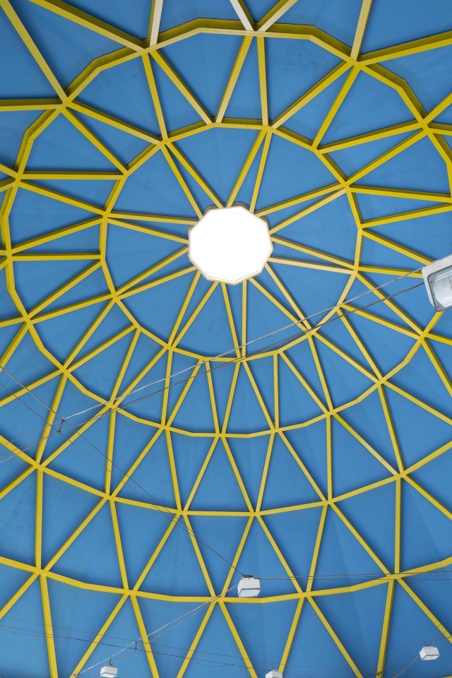 欧佩特罗尔（可结合具体上下文看是否为某个特定企业或机构名，若有其他背景信息可能该结果并非唯一准确，但仅从词汇本身是通用音译）  

注：以上翻译参考了一般音译规则，若‘Europetrol’在特定语境中有固定的中文译法，请提供更多背景信息  丨阿尔巴尼亚地拉那丨51N4E-1