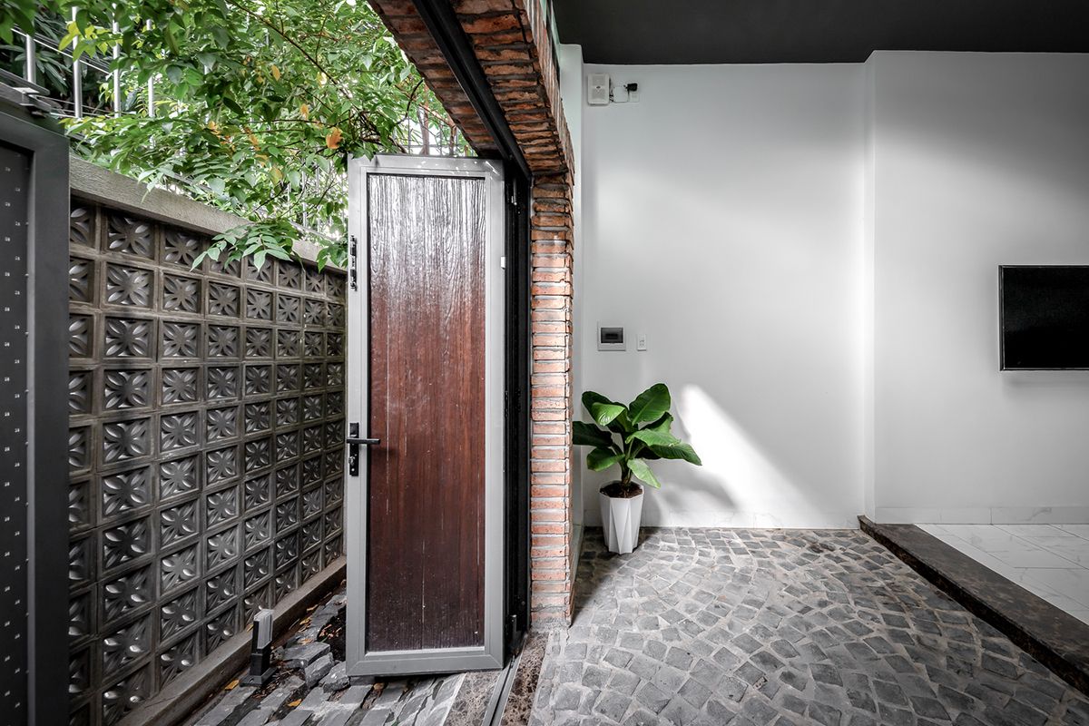 Ngôi nhà phố ấn tượng với mặt tiền bằng gạch kính | ZenVillas Vietnam-21