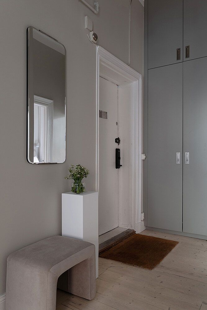 斯德哥尔摩惊人室内设计 | 拱窗与高挑天花的完美融合-15