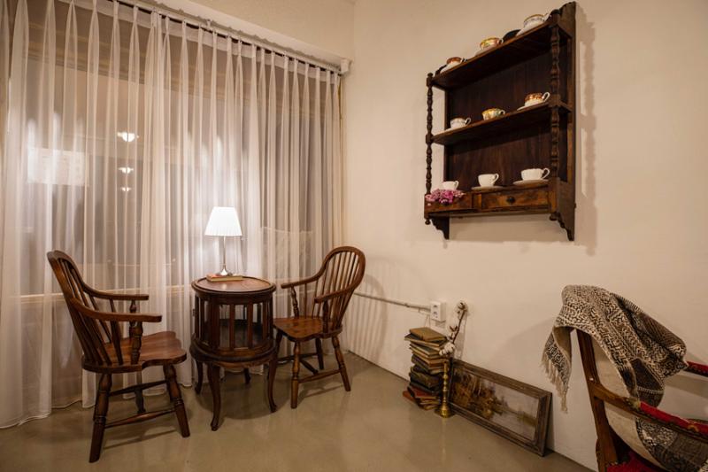 15 坪现代咖啡厅设计，展现极简与温馨的完美融合-7